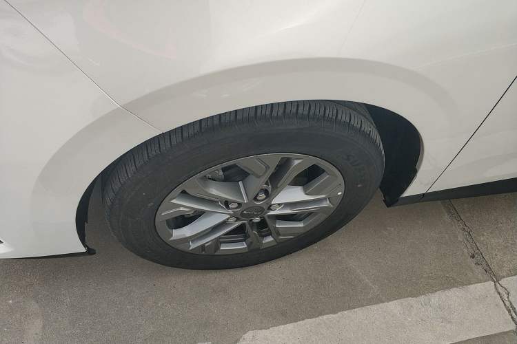 Used SAIC MAXUS G70 2024 2.0T Automatic Luxury Edition 7 Seats Left Front Wheel Hub