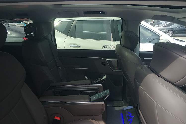 Used SAIC MAXUS G70 2024 2.0T Automatic Luxury Edition 7 Seats Left Rear Door Interior