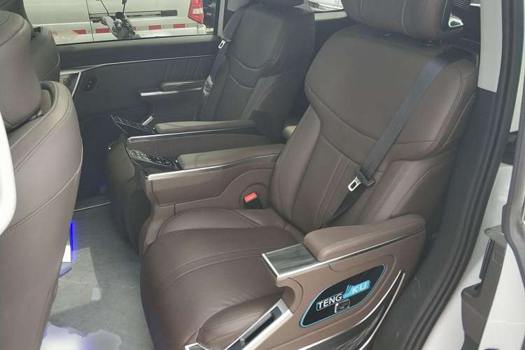 Used SAIC MAXUS G70 2024 2.0T Automatic Luxury Edition 7 Seats Left Rear Seat