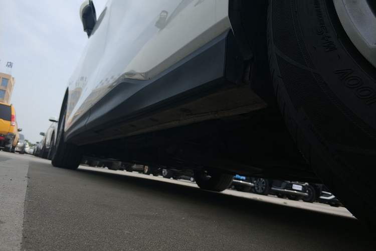 Used SAIC MAXUS G70 2024 2.0T Automatic Luxury Edition 7 Seats Left Side Sill