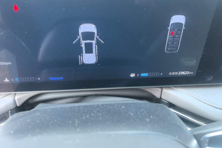 Used SAIC MAXUS G70 2024 2.0T Automatic Flagship Version 7 Seats Odometer Close Up