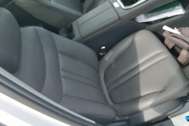 Used SAIC MAXUS G70 2024 2.0T Automatic Luxury Edition 7 Seats Right Front Seat
