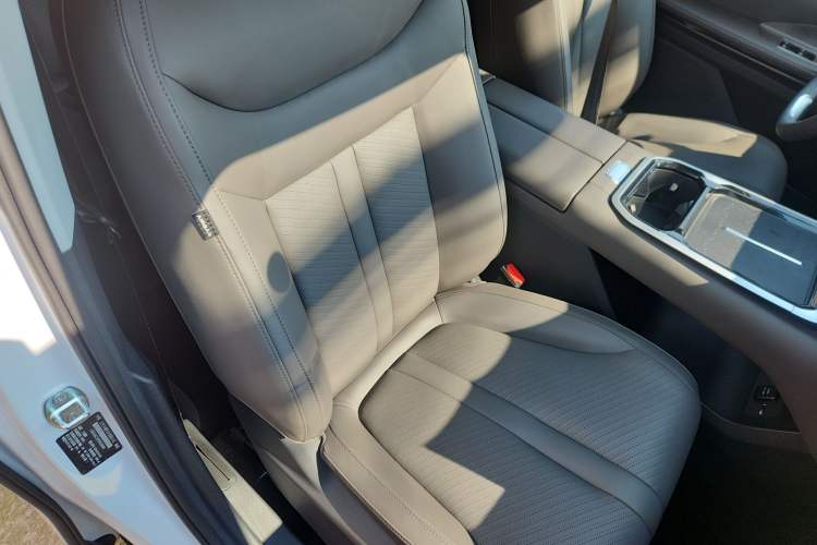 Used SAIC MAXUS G70 2024 2.0T Automatic Flagship Version 7 Seats Right Front Seat