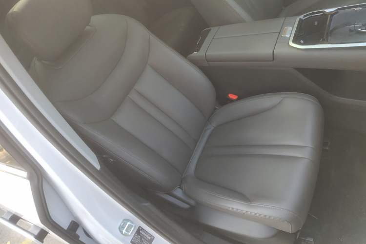 Used SAIC MAXUS G70 2024 2.0T Automatic Luxury Edition 7 Seats Right Front Seat