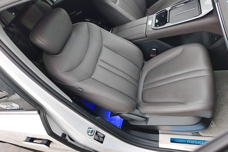 Used SAIC MAXUS G70 2024 2.0T Automatic Luxury Edition 7 Seats Right Front Seat