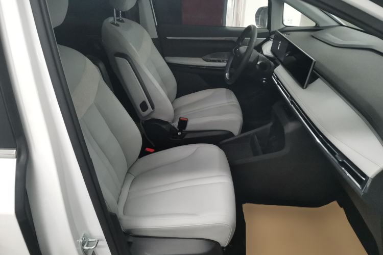 Used SAIC MAXUS G70 2024 2.0T Automatic Comfort Edition 7-Seater Right Front Seat