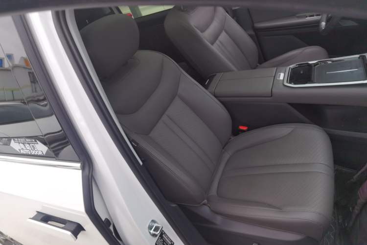 Used SAIC MAXUS G70 2024 2.0T Automatic Flagship Version 7 Seats Right Front Seat