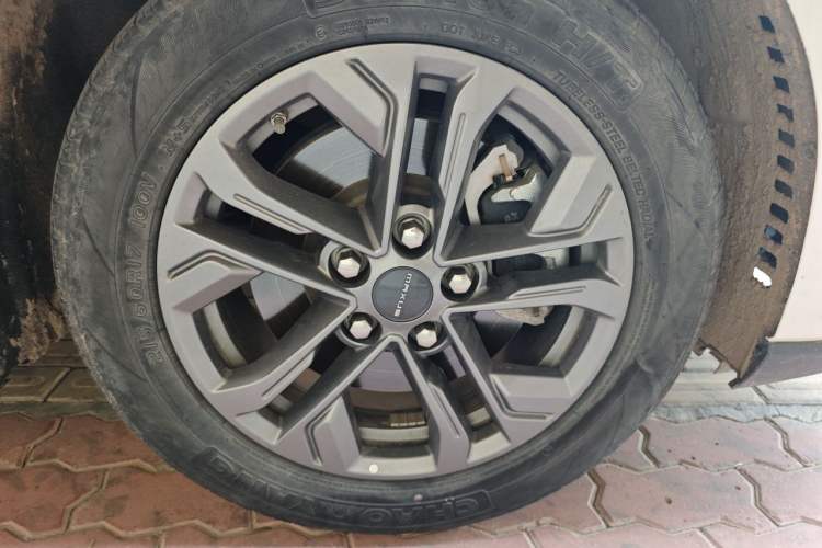 Used SAIC MAXUS G70 2024 2.0T Automatic Luxury Edition 7 Seats Right Front Wheel Hub