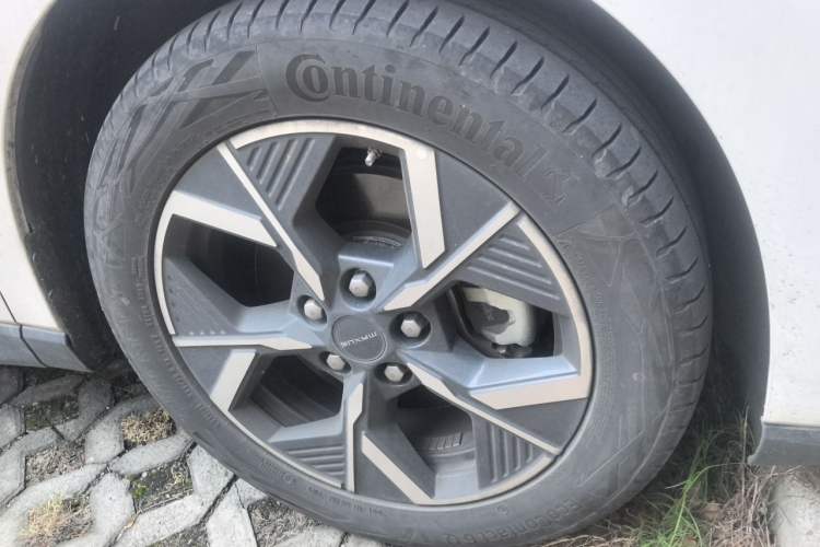 Used SAIC MAXUS G70 2024 2.0T Automatic Flagship Version 7 Seats Right Front Wheel Hub