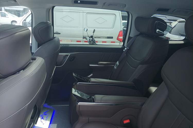 Used SAIC MAXUS G70 2024 2.0T Automatic Luxury Edition 7 Seats Right Rear Door Interior