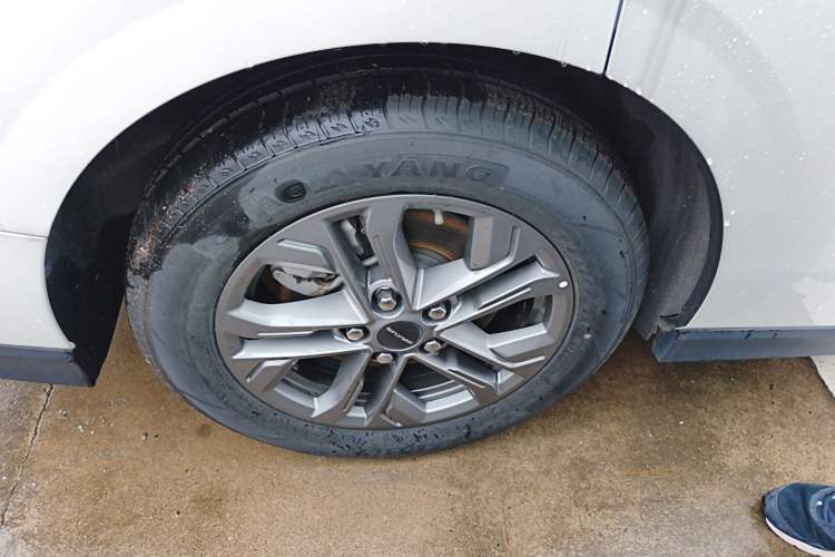 Used SAIC MAXUS G70 2024 2.0T Automatic Luxury Edition 7 Seats Right Rear Wheel Hub