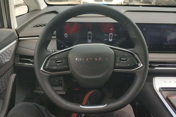Used SAIC MAXUS G70 2024 2.0T Automatic Luxury Edition 7 Seats Steering Wheel