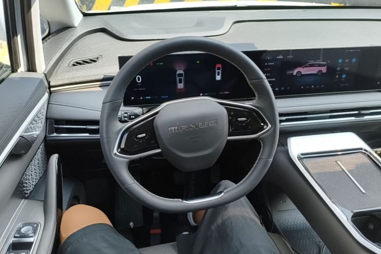 Used SAIC MAXUS G70 2024 2.0T Automatic Flagship Version 7 Seats Steering Wheel