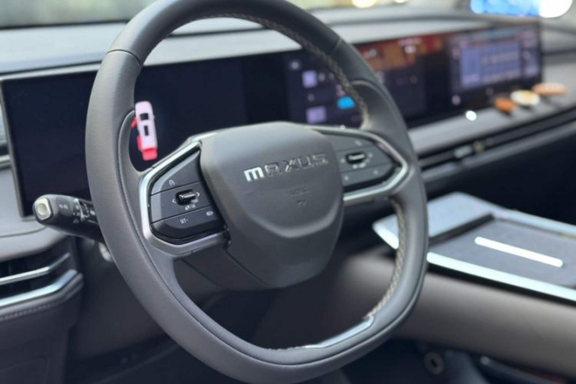 Used SAIC MAXUS G70 2024 2.0T Automatic Luxury Edition 7 Seats Steering Wheel