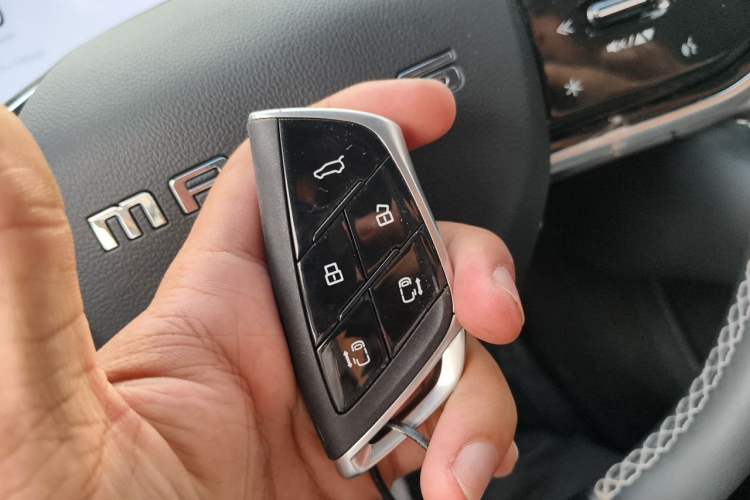 Used SAIC MAXUS G70 2024 2.0T Automatic Flagship Version 6 Seats Vehicle Key
