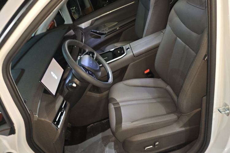 Used SAIC MAXUS G70 2025 2.0T Automatic Luxury Edition 7 Seats Left Front Seat