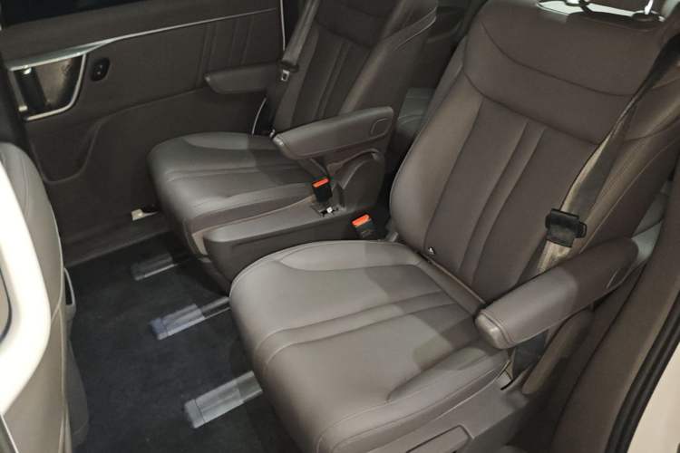 Used SAIC MAXUS G70 2025 2.0T Automatic Luxury Edition 7 Seats Left Rear Seat