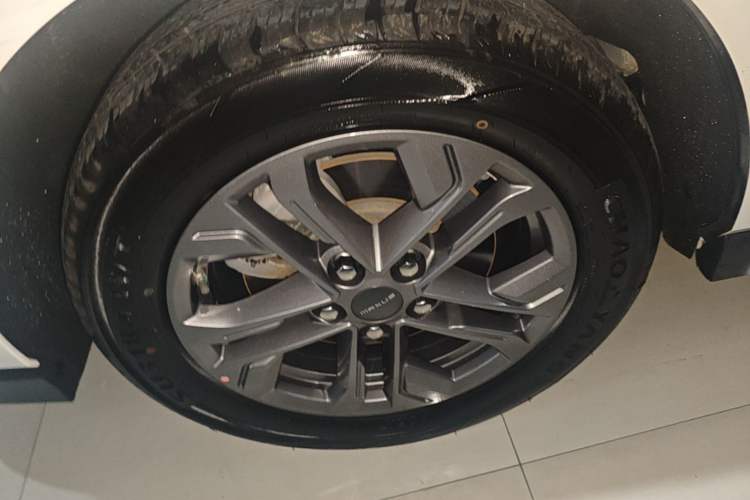 Used SAIC MAXUS G70 2025 2.0T Automatic Luxury Edition 7 Seats Right Rear Wheel Hub
