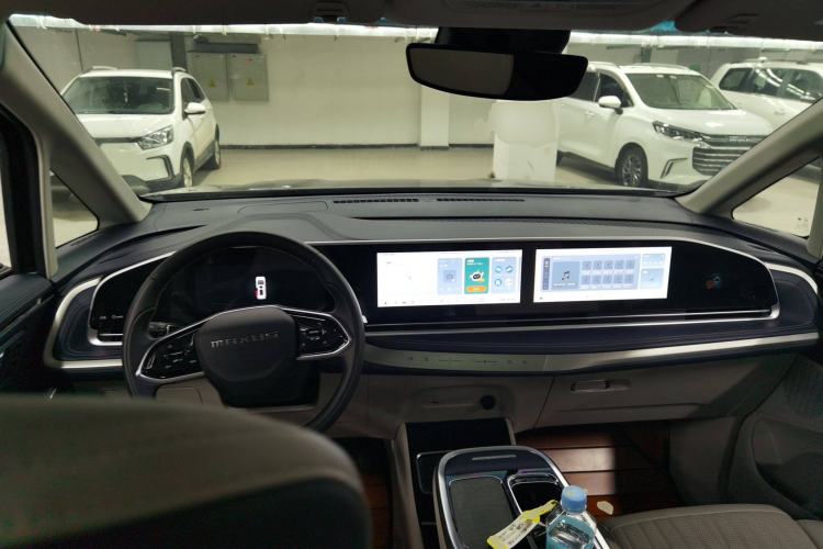 Used SAIC MAXUS G90 2022 2.0T Interstellar Seven-Seater Center Console