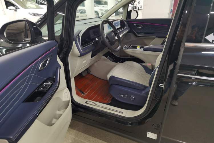 Used SAIC MAXUS G90 2022 2.0T Interstellar Seven-Seater Driver Seat