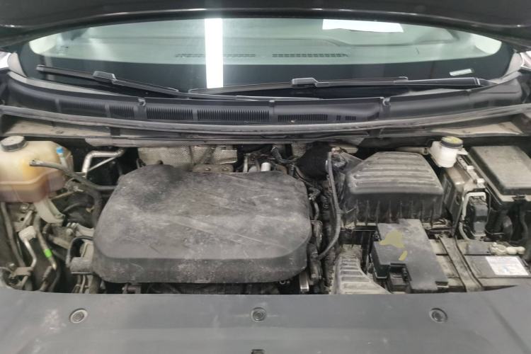 Used SAIC MAXUS G90 2022 2.0T Galaxy Seven-Seater Version Engine Bay