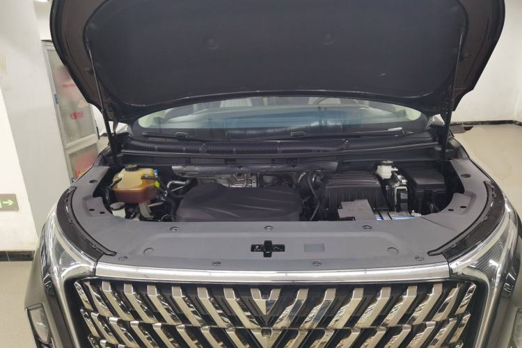 Used SAIC MAXUS G90 2022 2.0T Interstellar Seven-Seater Engine Bay