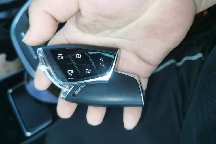 Used SAIC MAXUS G90 2022 2.0T Galaxy Seven-Seater Version Interior 1