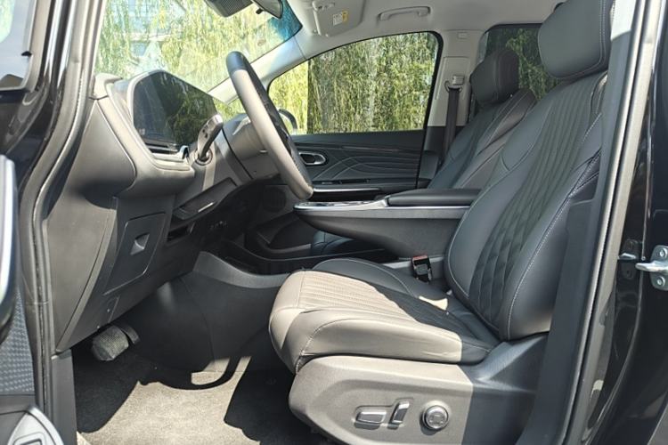 Used SAIC MAXUS G90 2022 2.0T Galaxy Seven-Seater Version Interior 11