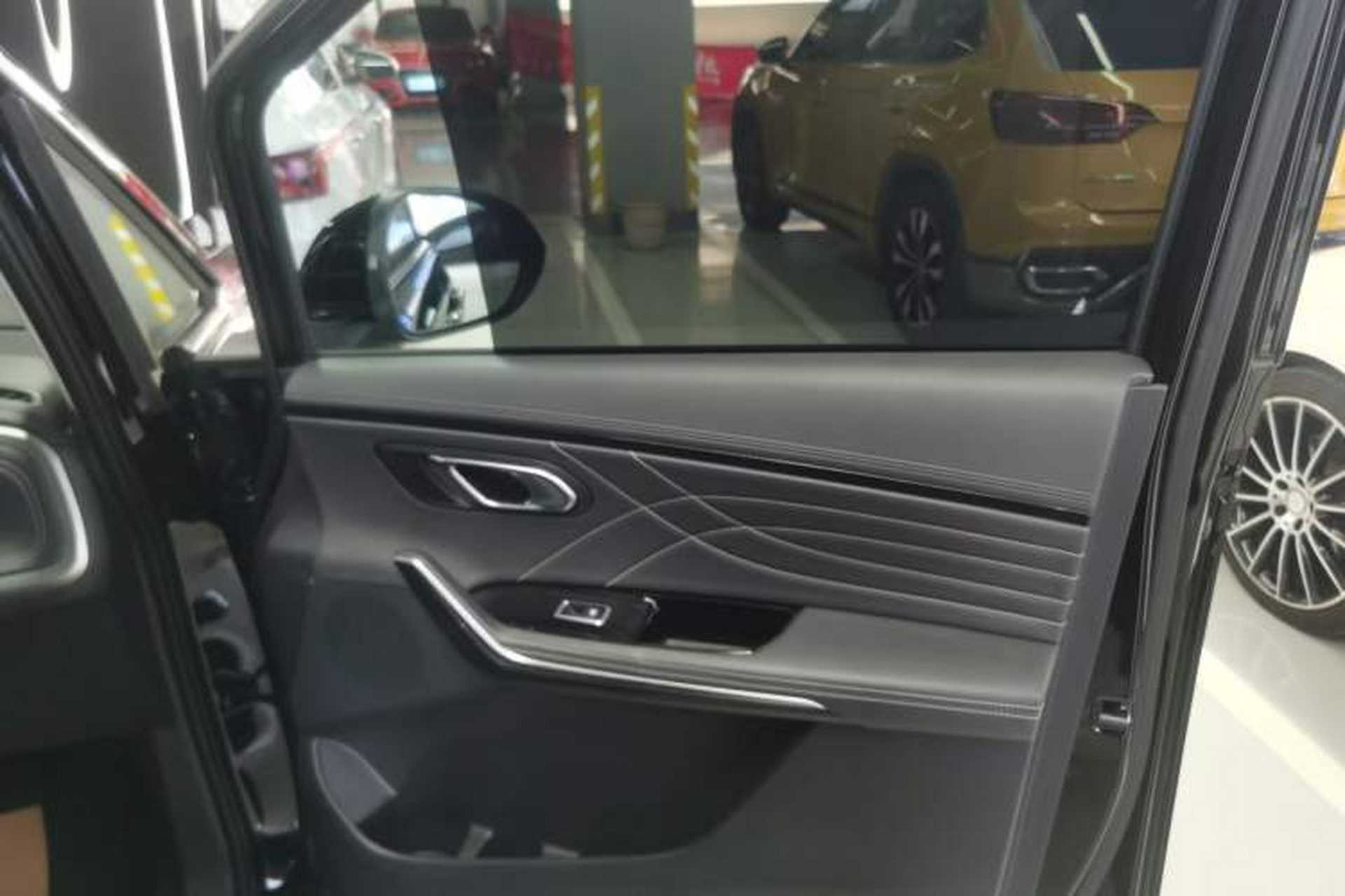 Used SAIC MAXUS G90 2022 2.0T Galaxy Seven-Seater Version Interior 5