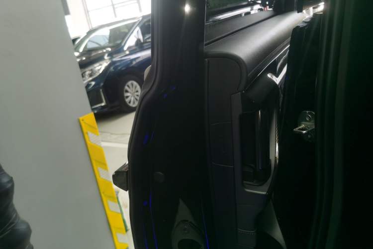 Used SAIC MAXUS G90 2022 2.0T Galaxy Seven-Seater Version Interior 6