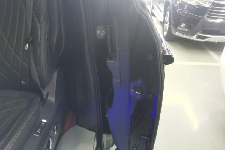 Used SAIC MAXUS G90 2022 2.0T Galaxy Seven-Seater Version Interior 8