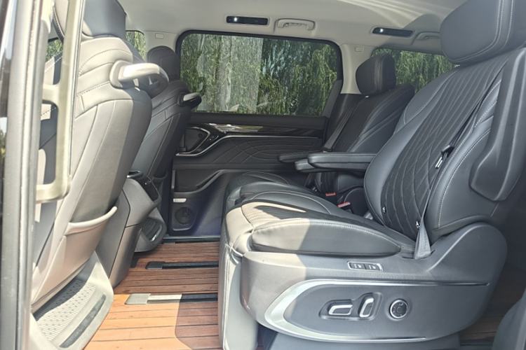 Used SAIC MAXUS G90 2022 2.0T Galaxy Seven-Seater Version Interior 9