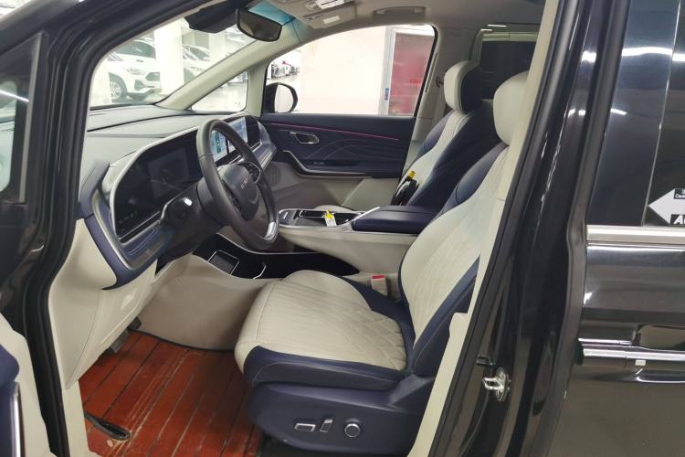 Used SAIC MAXUS G90 2022 2.0T Interstellar Seven-Seater Left Front Seat