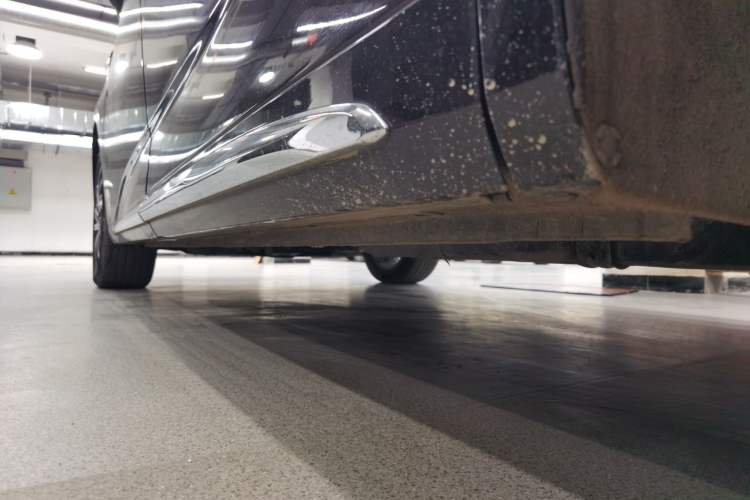 Used SAIC MAXUS G90 2022 2.0T Interstellar Seven-Seater Left Side Sill