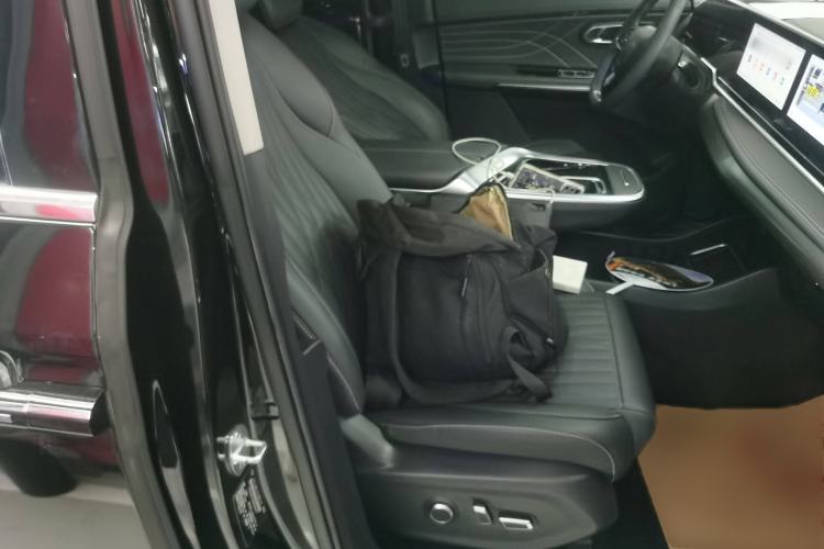 Used SAIC MAXUS G90 2022 2.0T Galaxy Seven-Seater Version Right Front Seat