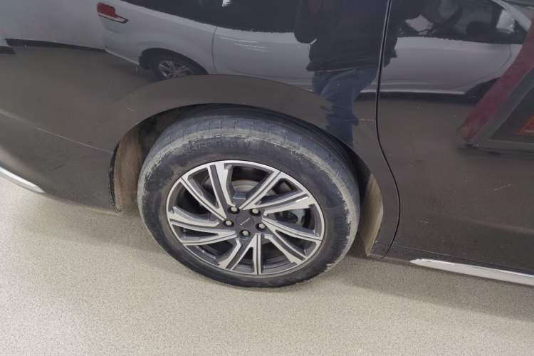 Used SAIC MAXUS G90 2022 2.0T Interstellar Seven-Seater Right Rear Wheel Hub