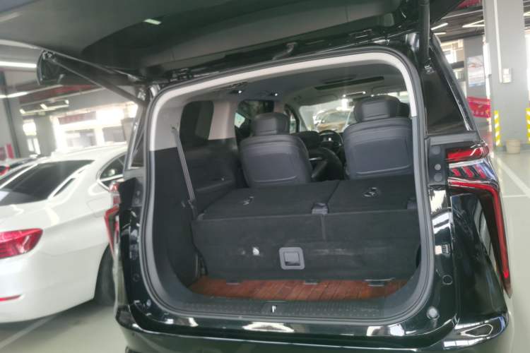 Used SAIC MAXUS G90 2022 2.0T Galaxy Seven-Seater Version Trunk