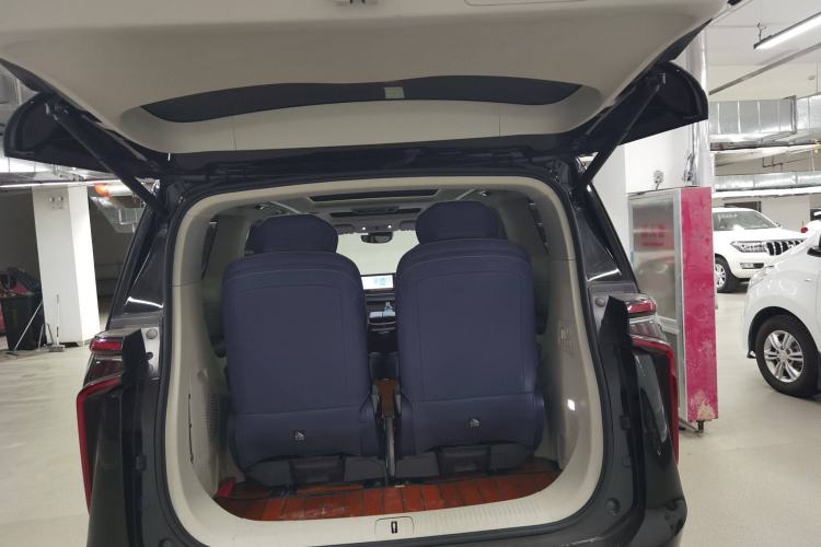 Used SAIC MAXUS G90 2022 2.0T Interstellar Seven-Seater Trunk