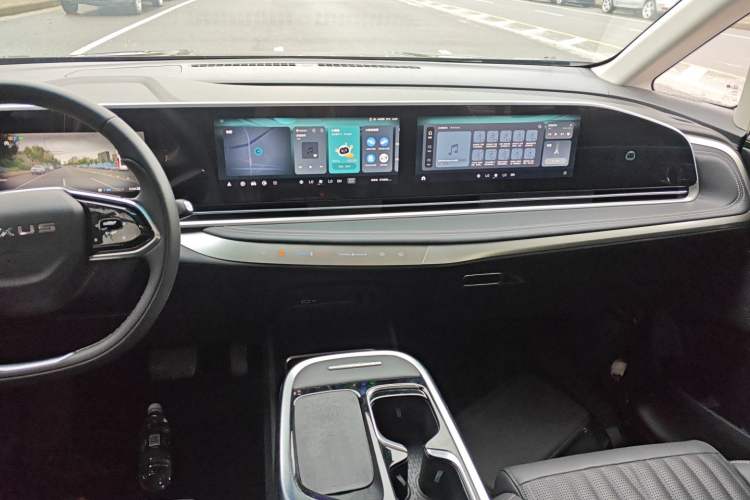 Used SAIC MAXUS G90 2022 2.0T Xingyun Seven-Seater Version Audio And AC Panel