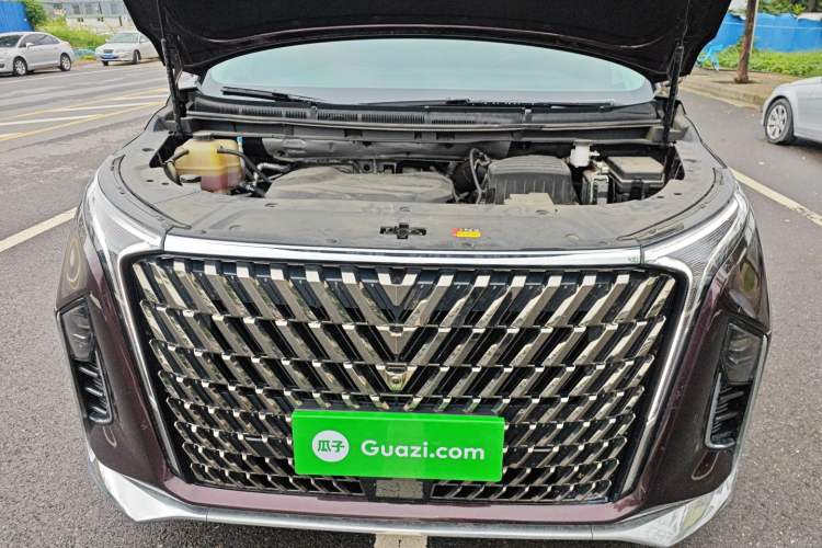 Used SAIC MAXUS G90 2022 2.0T Xingyun Seven-Seater Version Engine Bay