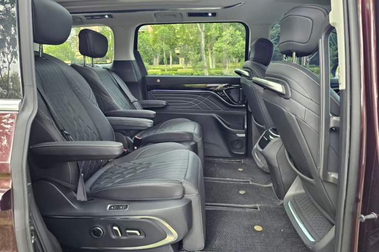 Used SAIC MAXUS G90 2022 2.0T Xingyun Seven-Seater Version Interior 4
