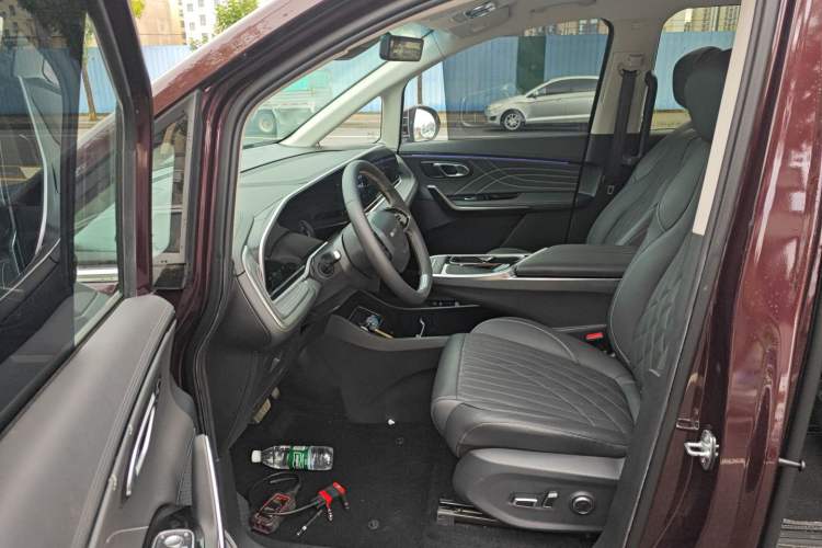 Used SAIC MAXUS G90 2022 2.0T Xingyun Seven-Seater Version Left Front Seat