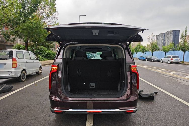 Used SAIC MAXUS G90 2022 2.0T Xingyun Seven-Seater Version Trunk