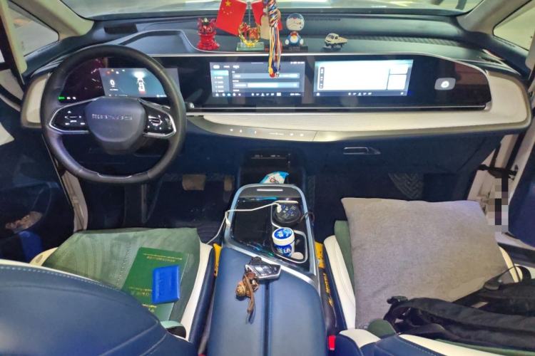 Used SAIC MAXUS G90 2022 2.0T Starry Seven-Seater Center Console