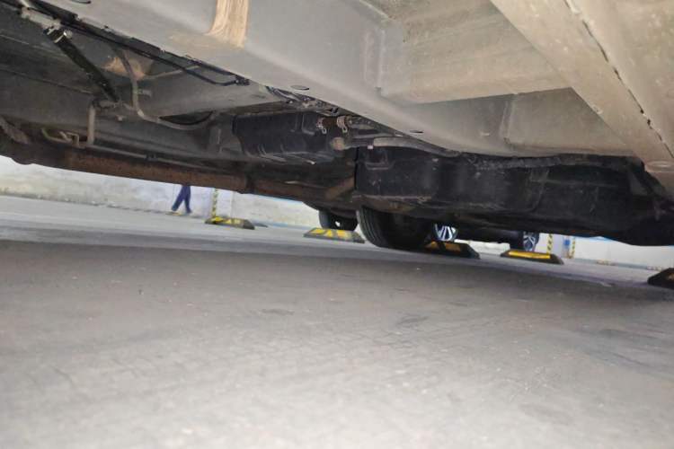 Used SAIC MAXUS G90 2022 2.0T Starry Seven-Seater Chassis Front Left