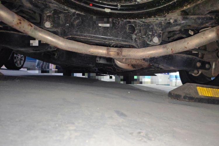Used SAIC MAXUS G90 2022 2.0T Starry Seven-Seater Chassis Rear