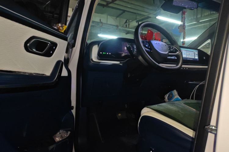 Used SAIC MAXUS G90 2022 2.0T Starry Seven-Seater Driver Seat