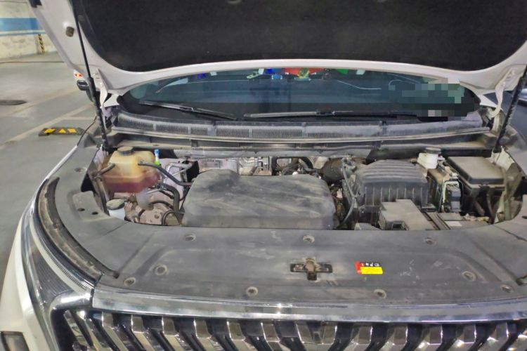 Used SAIC MAXUS G90 2022 2.0T Starry Seven-Seater Engine Bay Right