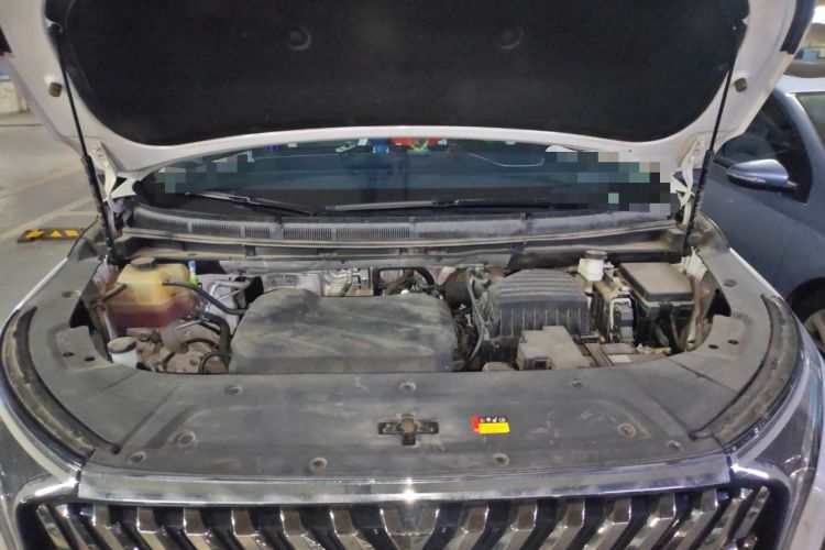 Used SAIC MAXUS G90 2022 2.0T Starry Seven-Seater Engine Bay