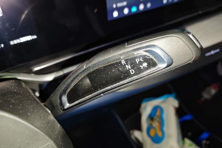 Used SAIC MAXUS G90 2022 2.0T Starry Seven-Seater Gear Lever